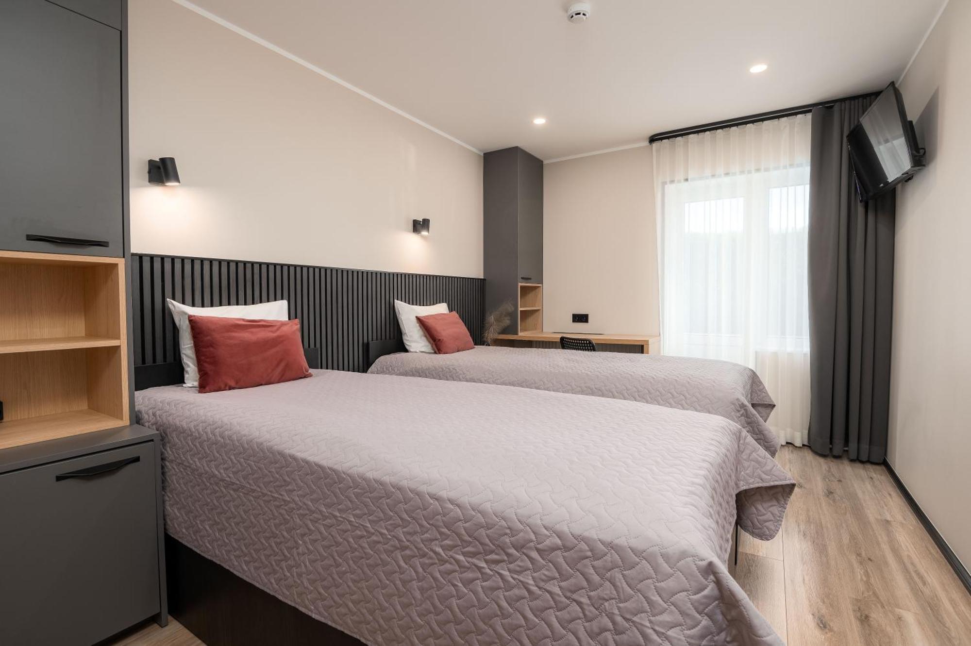 Hotel Vesiroos Parnu Bagian luar foto